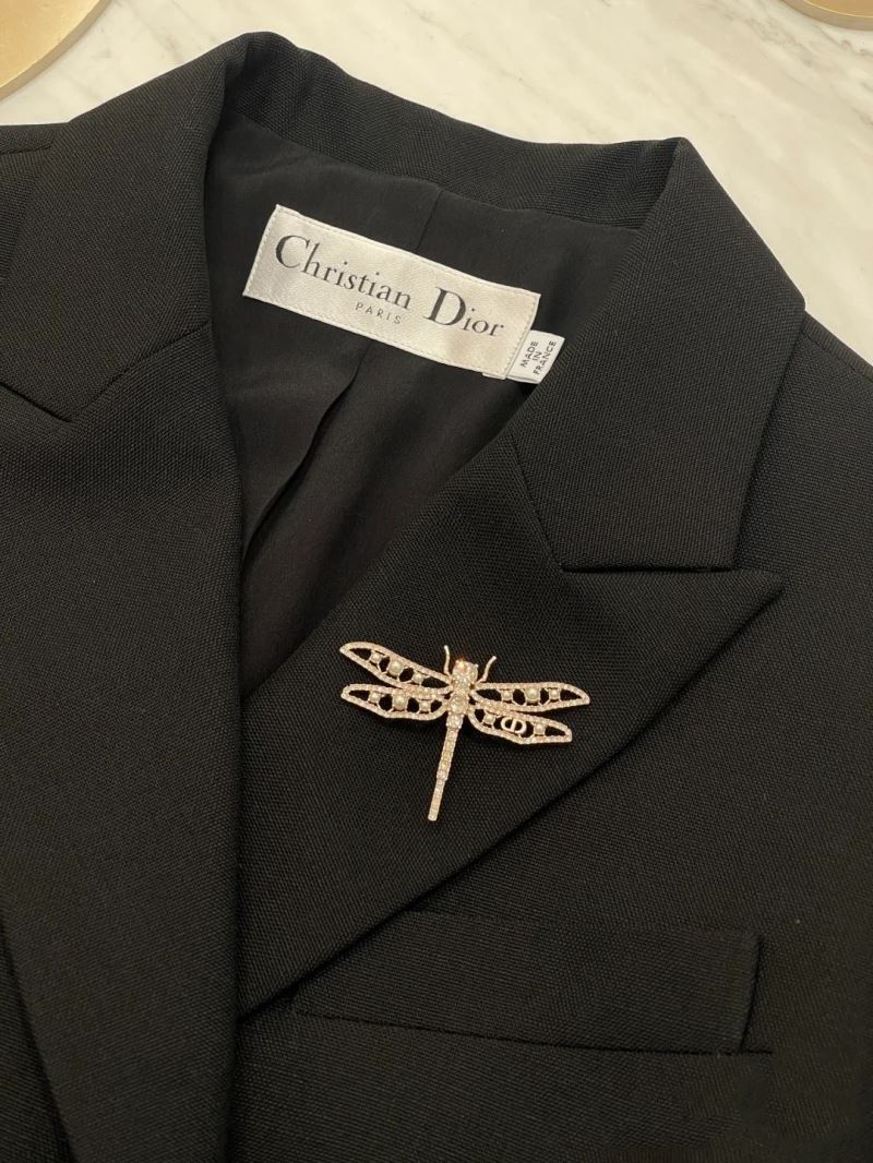 chr1st1an D10r brooches